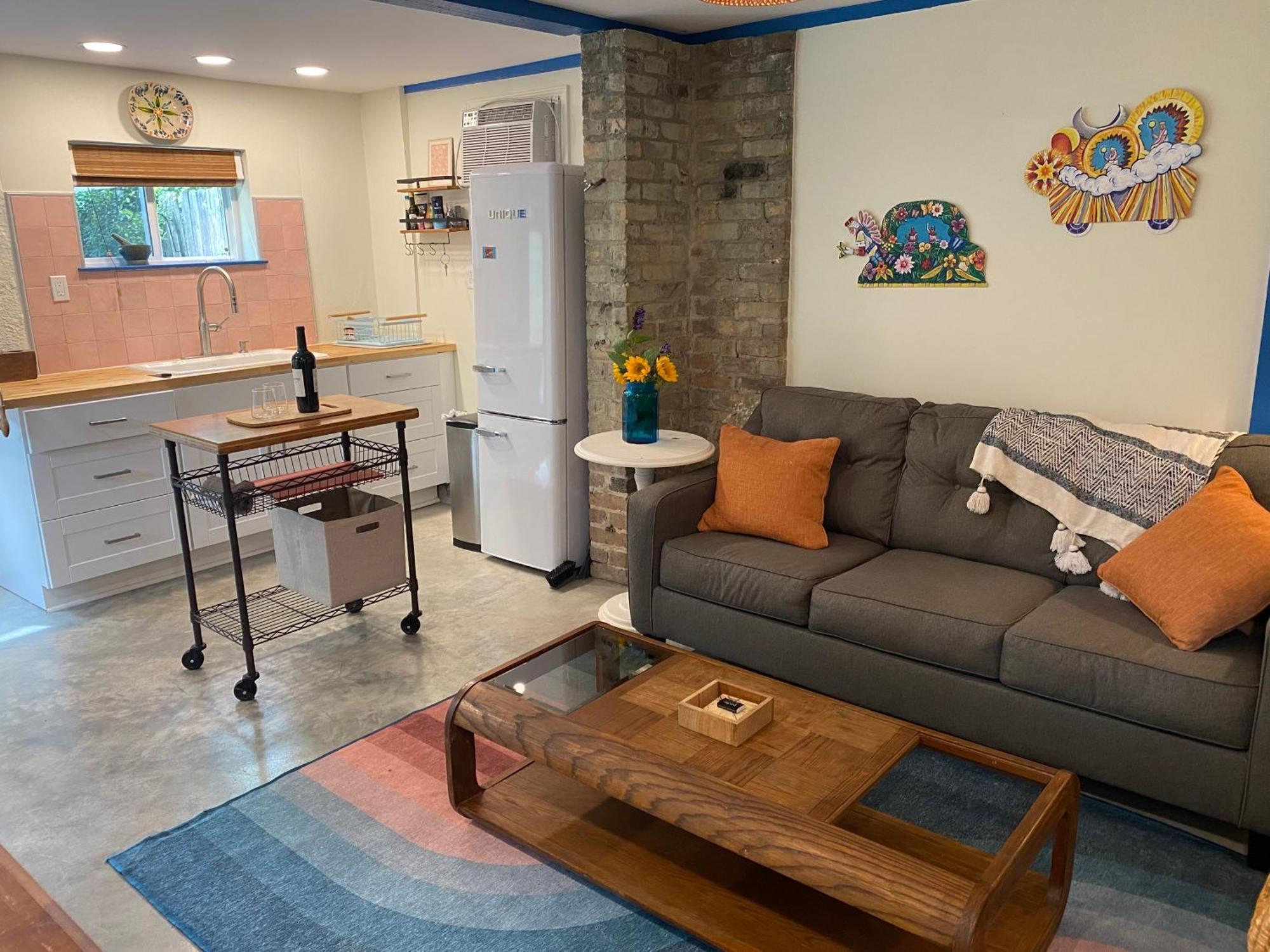 Apartment Adorable Artsy New Orleans
